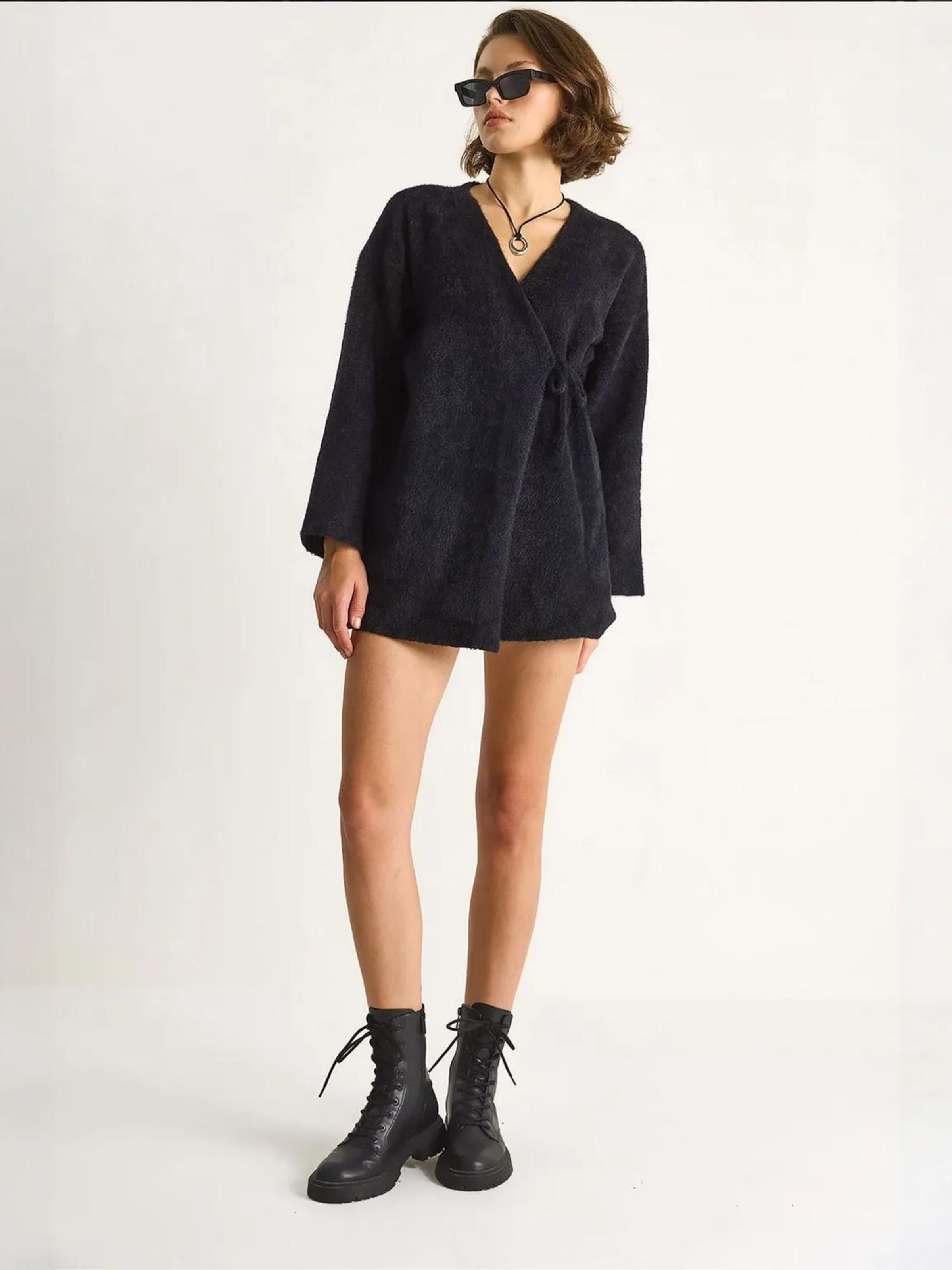 

Bianco Lucci Вязаный кардиган в черном цвете