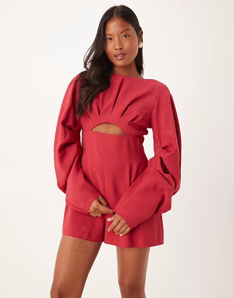 

Комбинезон Petite с закругленными рукавами и плиссировкой в малиновом цвете Asos Petite