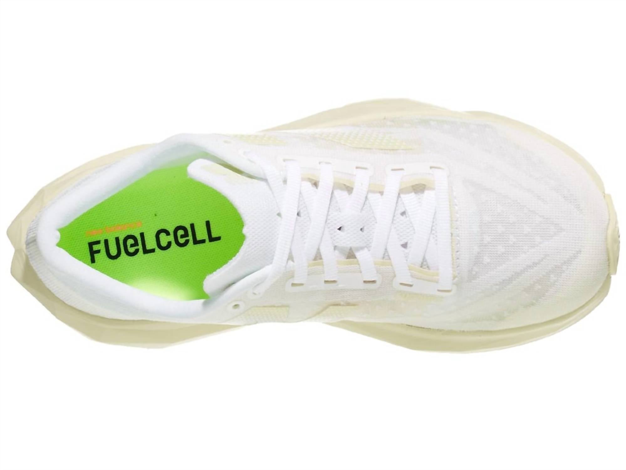 Женские беговые кроссовки Fuelcell Rebel V4 в белом цвете New Balance — фото 4