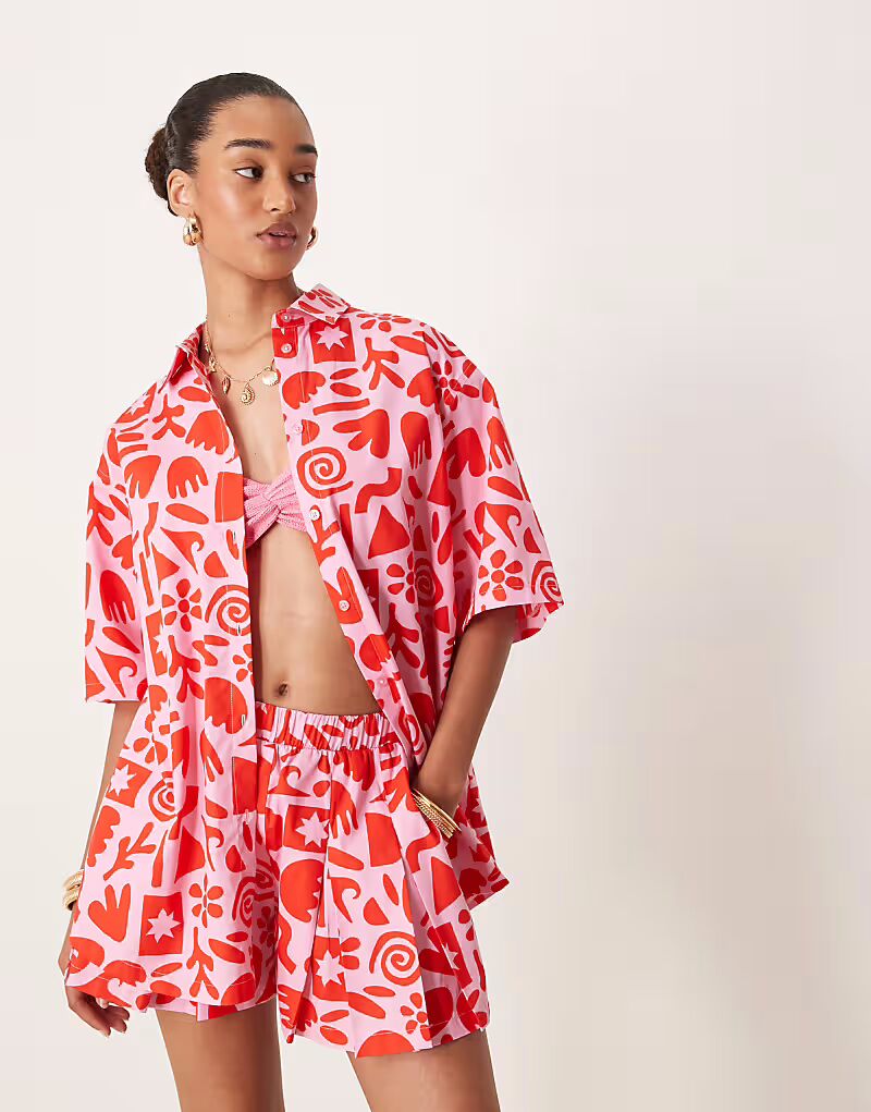 

Рубашка свободного кроя с короткими рукавами с художественным принтом Asos Design