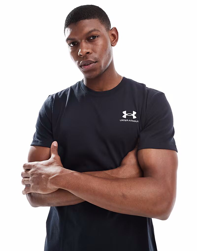 

Under Armour - футболка с короткими рукавами из плотной ткани черного цвета с вышитым логотипом