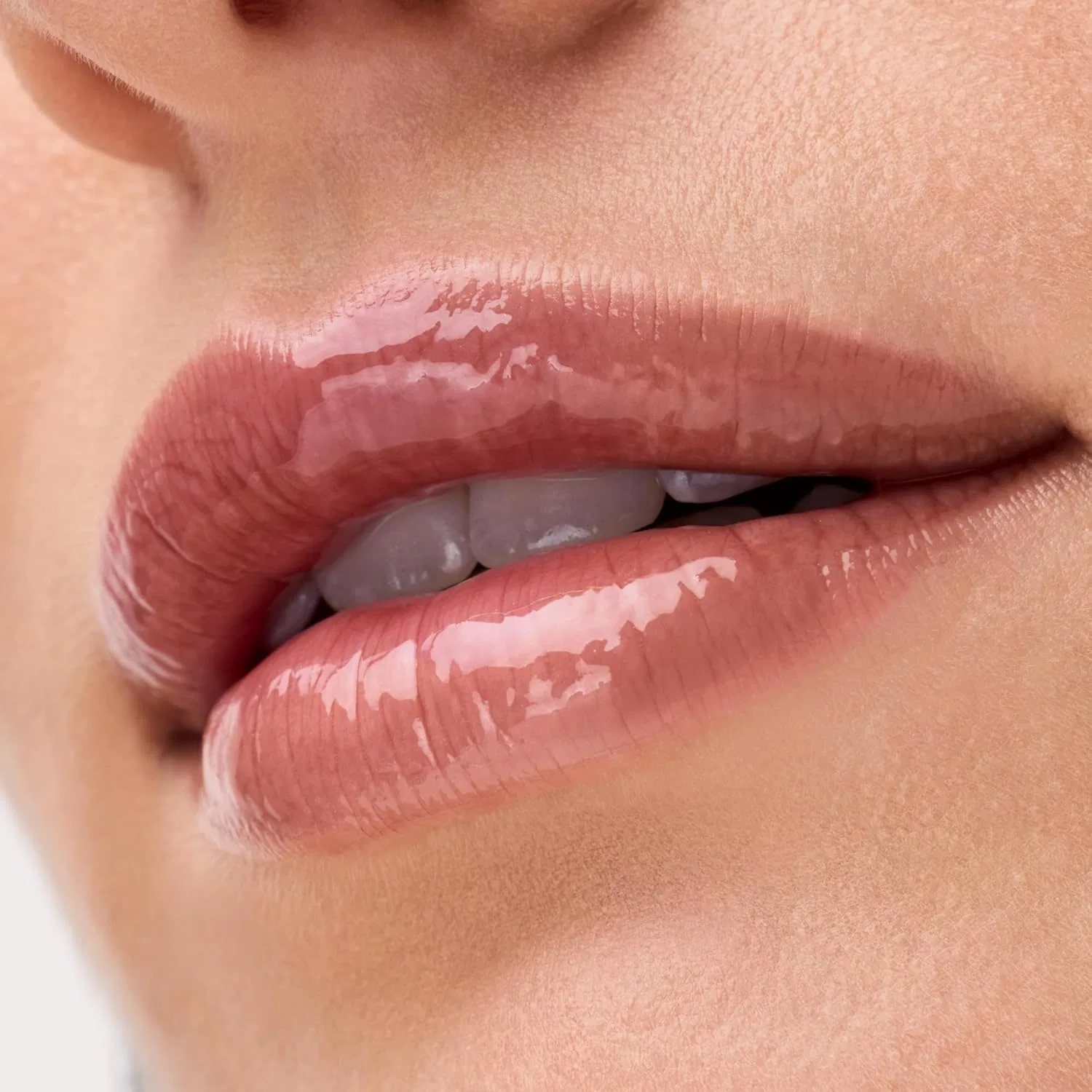 Увлажняющий блеск-бальзам для губ «Peptide Bliss Glossy Lip Balm No. 050» от Catrice, коричневый, 3 шт. Catrice, 050 Glazed & Gorgeous — фото 4
