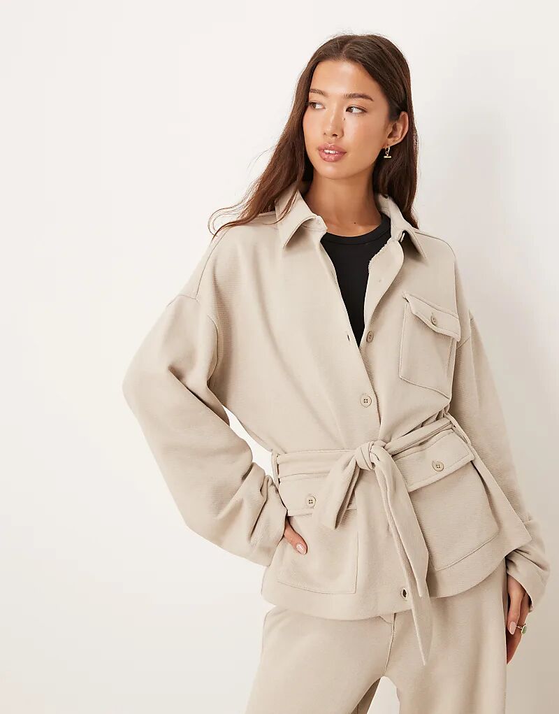 

Джемпер ASOS DESIGN из твила с длинными рукавами, завязкой спереди и пуговицами цвета песочного камня