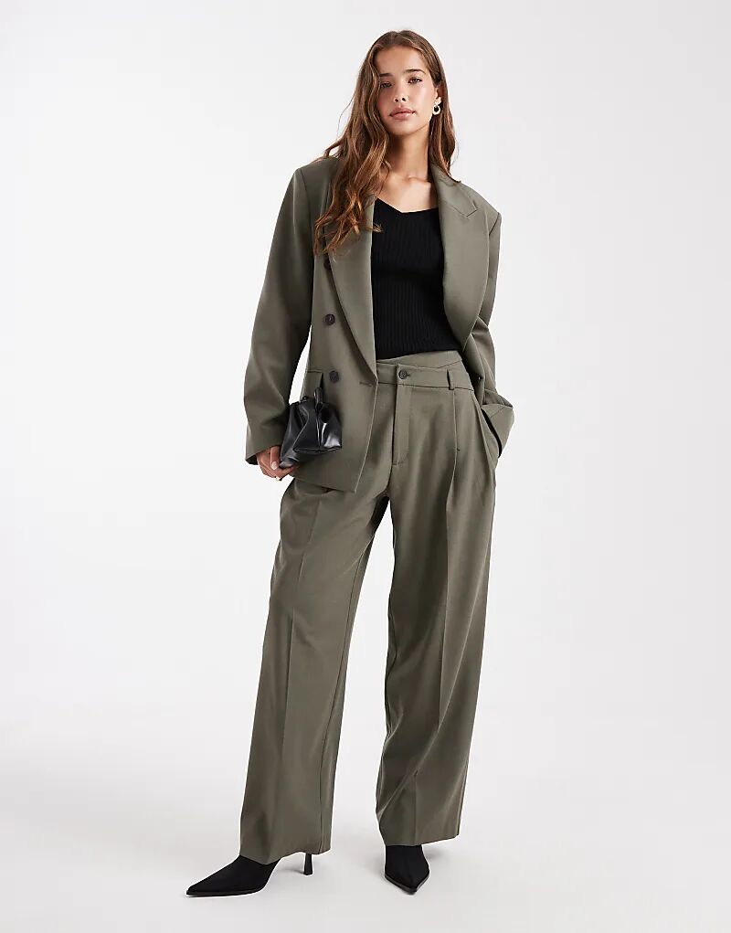 

Широкие брюки ASOS DESIGN с низкой посадкой и асимметричным поясом, оливкового цвета