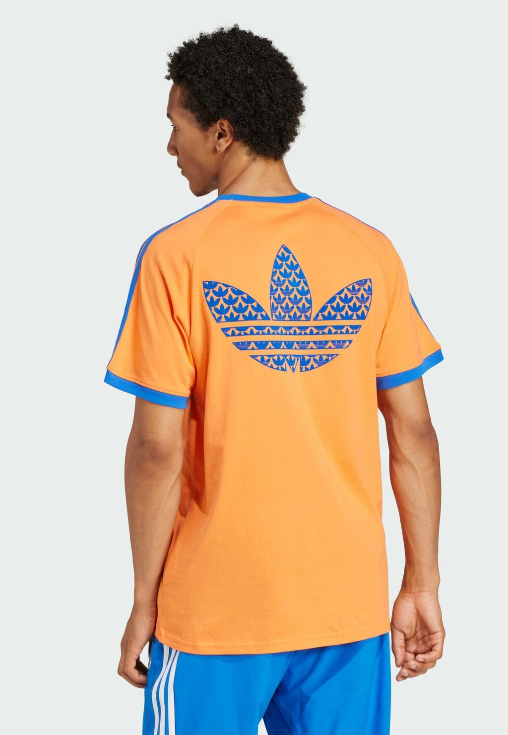 

Футболка с принтом adidas Originals, оранжевый