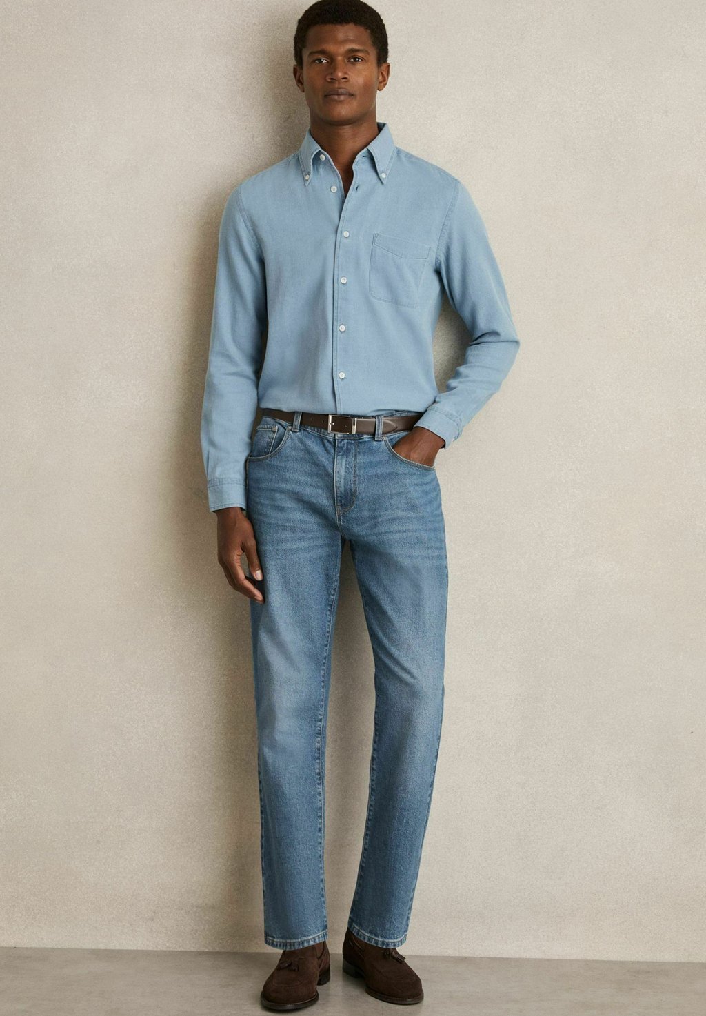 

Рубашка REGULAR FIT - MINOA BUTTON-DOWN CHAMBRAY Reiss, синий