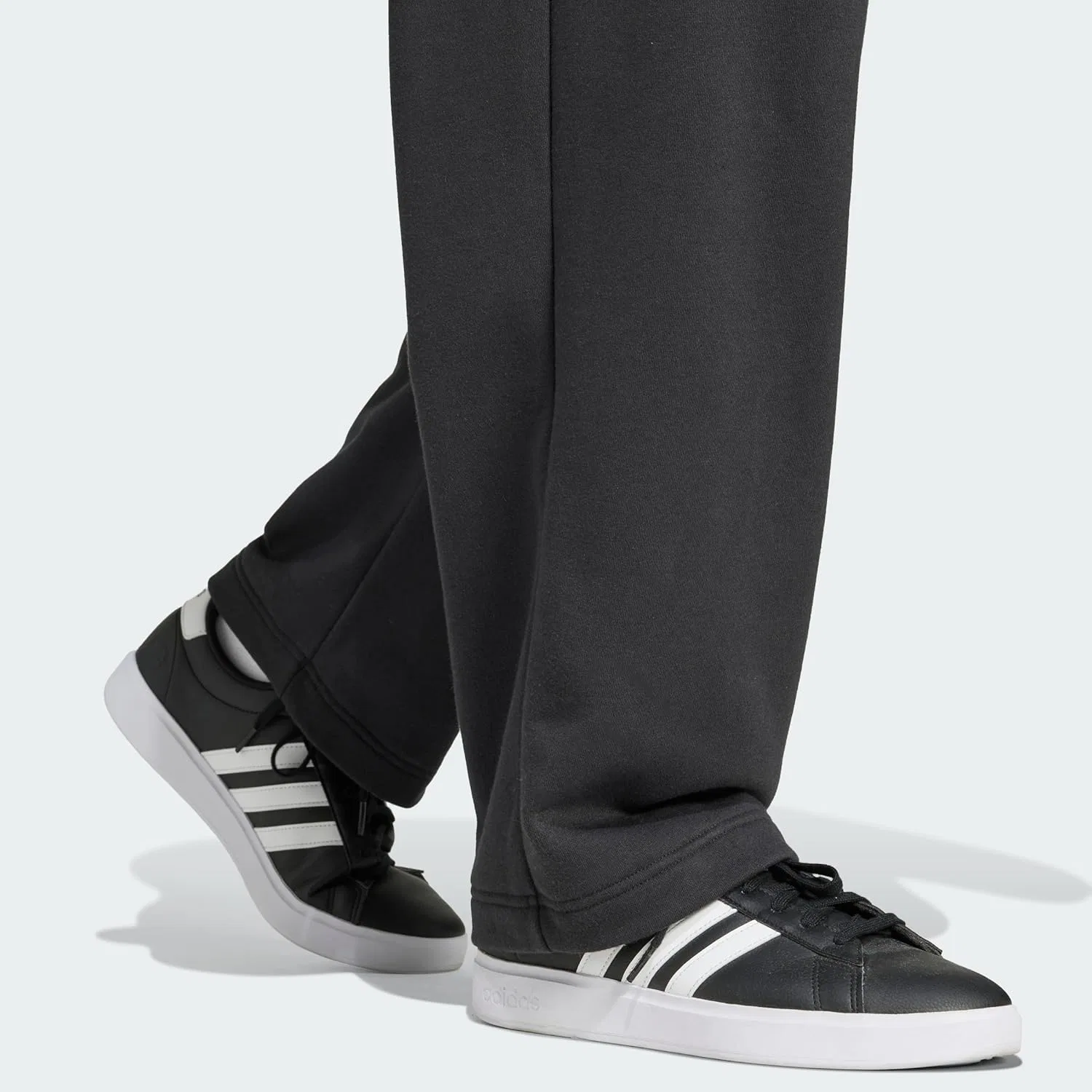 Мужские спортивные брюки adidas Essentials Wide Leg Three Bar Pant — фото 3