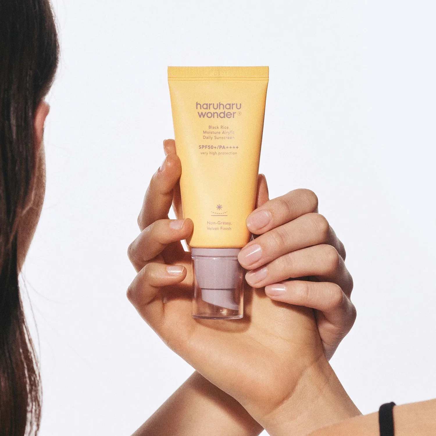 Увлажняющий солнцезащитный крем Black Rice Moisture Airyfit для ежедневного использования, SPF 50+/PA++++, 50 мл Haruharu Wonder — фото 3