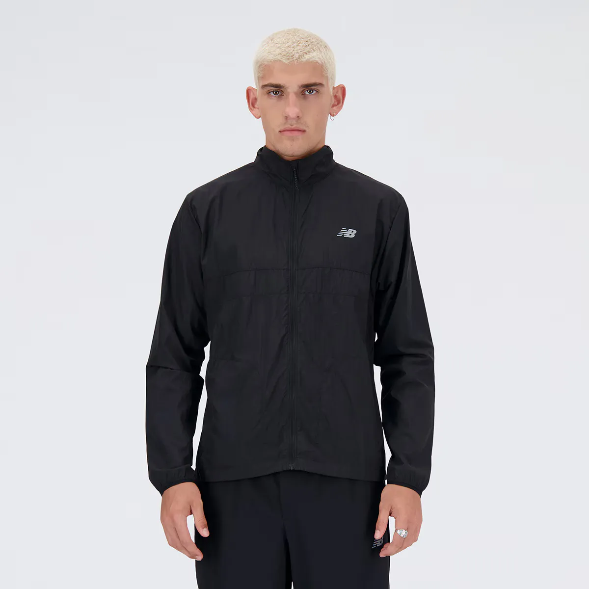 

New Balance мужская легкая ветровка NB Athletics Packable, черный