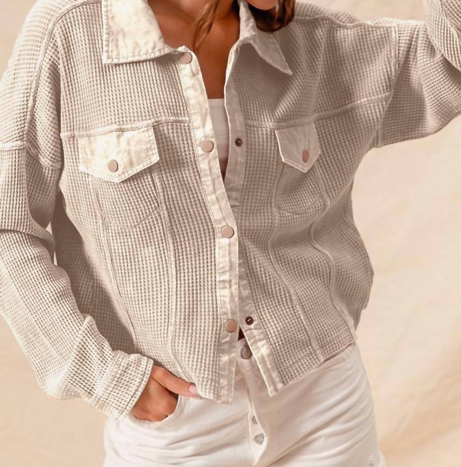 

Куртка свободного кроя из вафельной ткани с минеральной стиркой бежевого цвета So Me