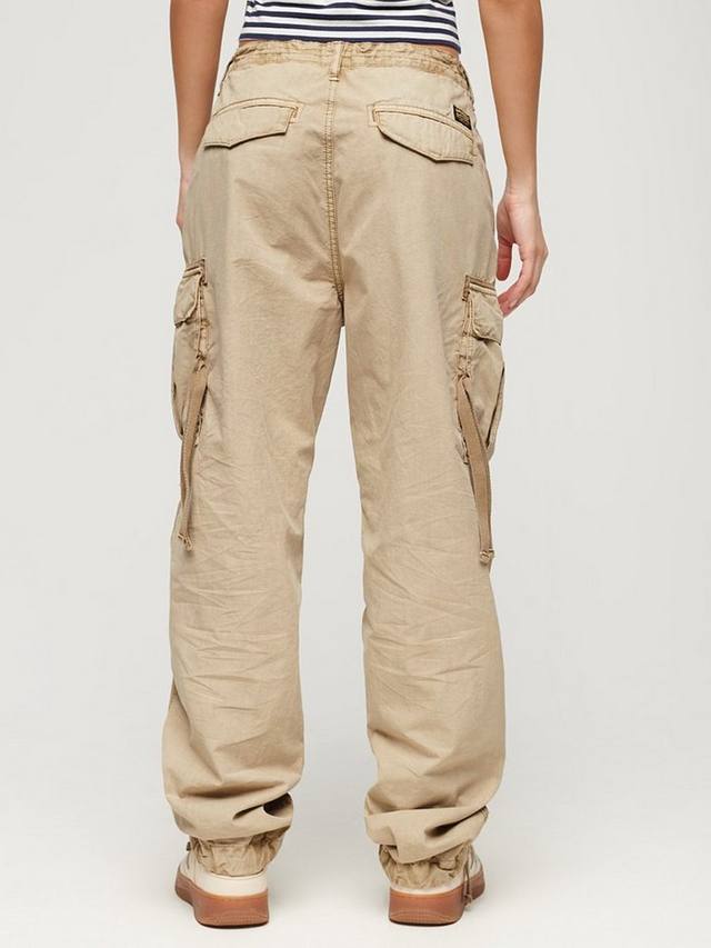 Брюки-карго с парашютом с низкой посадкой Superdry, цвет Stonewash Brown — фото 4