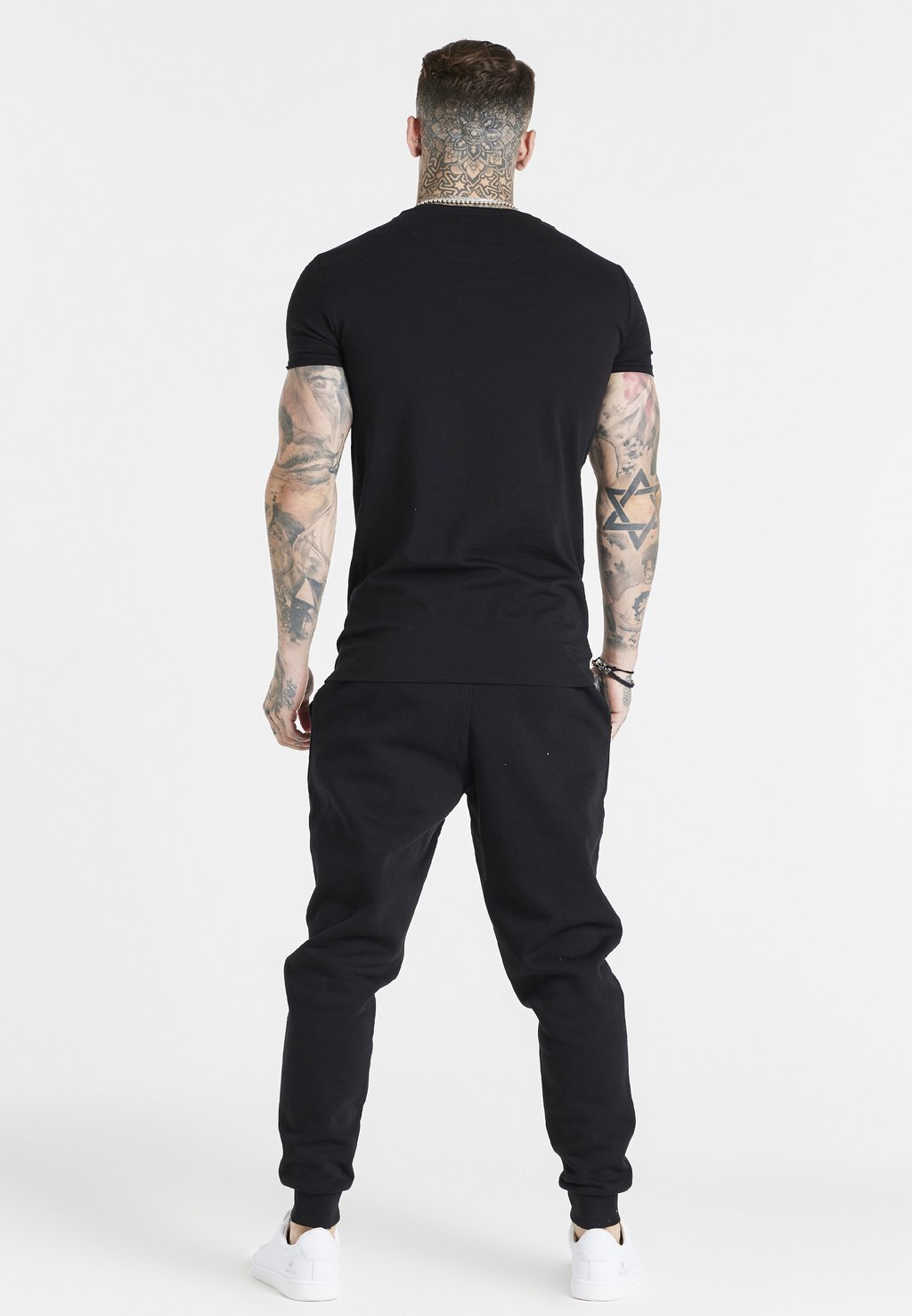 

Брюки тренировочного костюма Essential Cuffed SIKSILK, черные