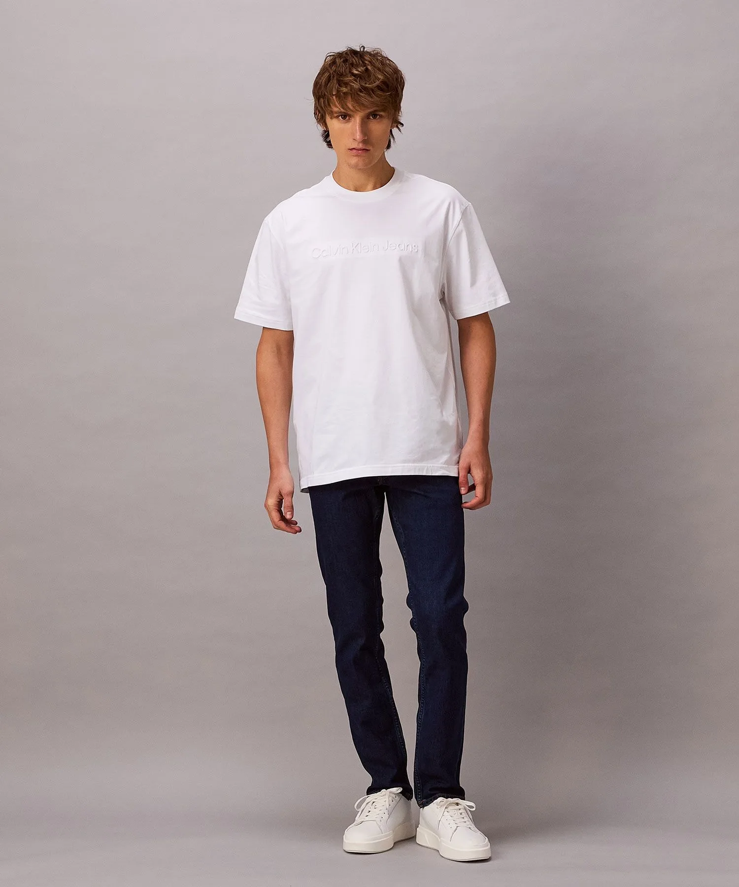 Унисекс футболка с эмбоссированным логотипом Institutional Regular T-shirt Calvin Klein синяя — фото 2