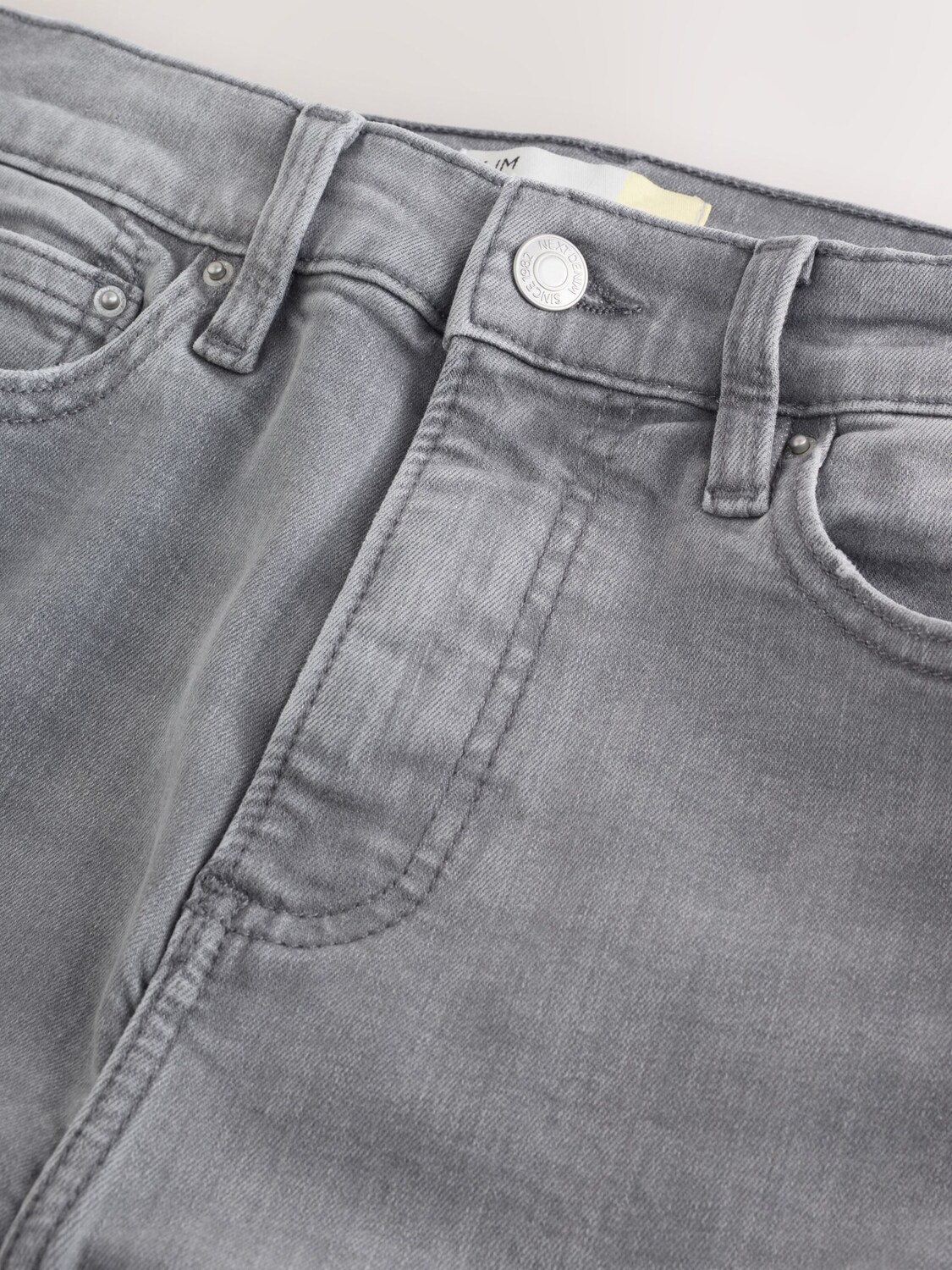 Next Джинсы slim fit в сером дениме — фото 2