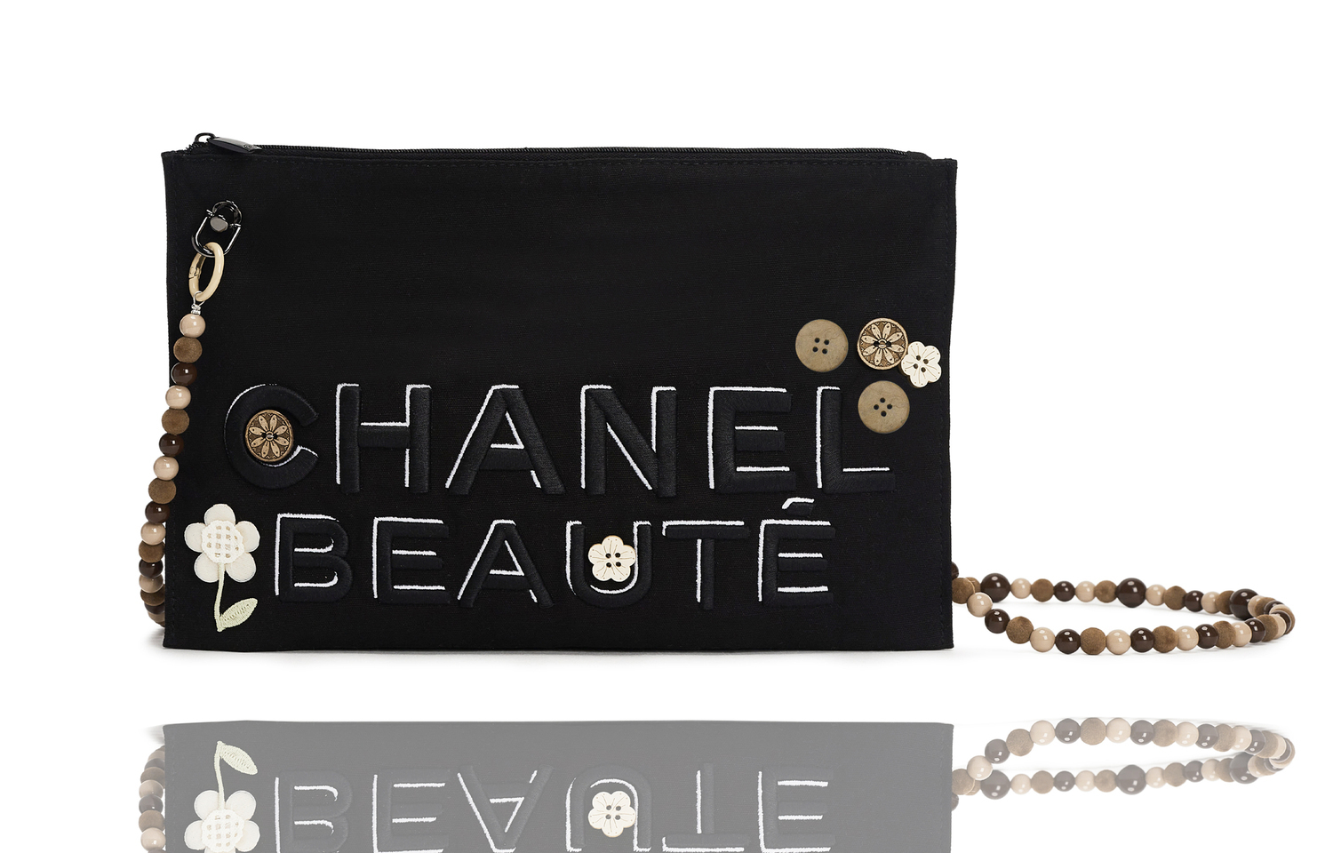 Косметички и сумки для туалетных принадлежностей унисекс CHANEL
