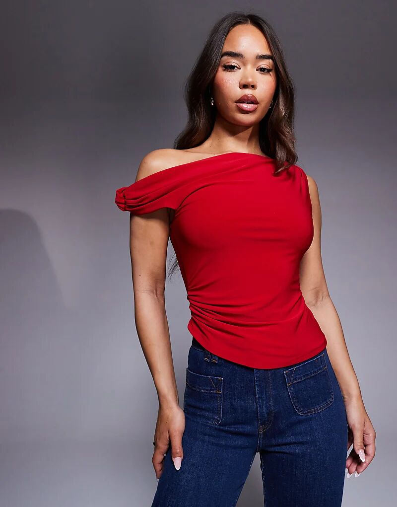 

Обтягивающий топ ASOS DESIGN с узлом на плече и асимметричным подолом красного цвета