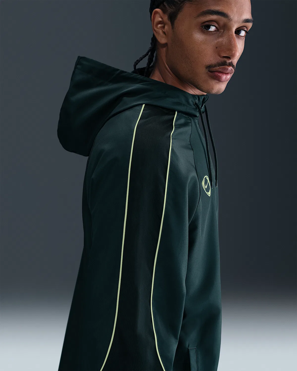 Мужская ветровка Nike Academy+ Repel Soccer Woven, Seaweed/Black/Limelight/Limelight — фото 2