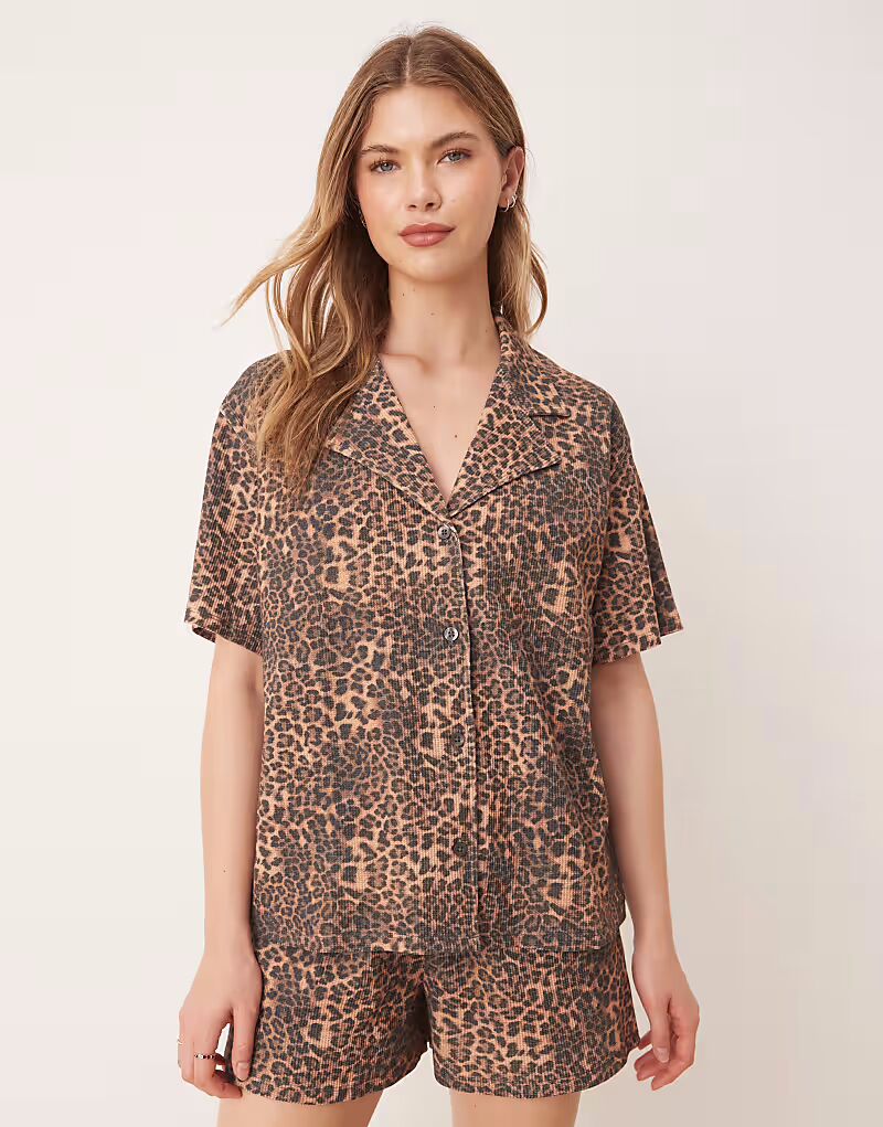 

Рубашка свободного кроя Revere с леопардовым принтом от ASOS DESIGN