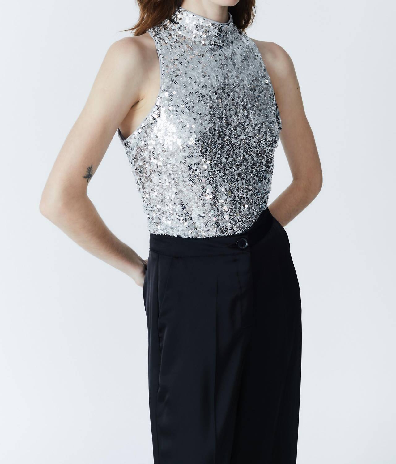 

Топ Zion Sequin Tank Top в серебристом цвете DELUC, серебряный