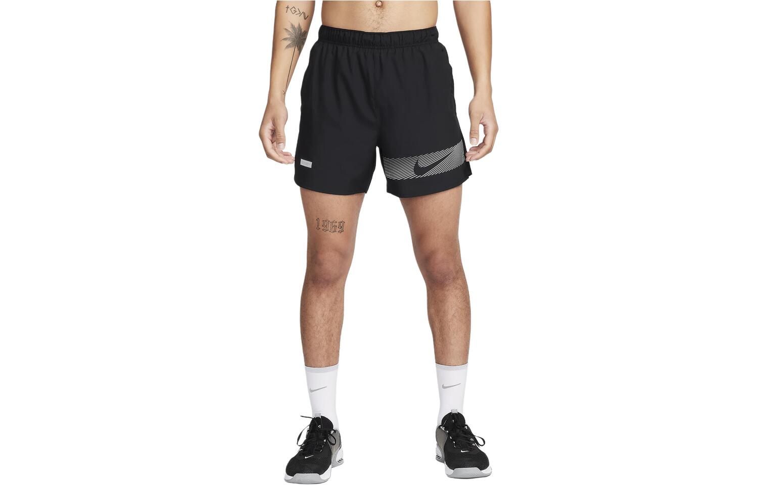 

Спортивные шорты мужские черные Nike, черный
