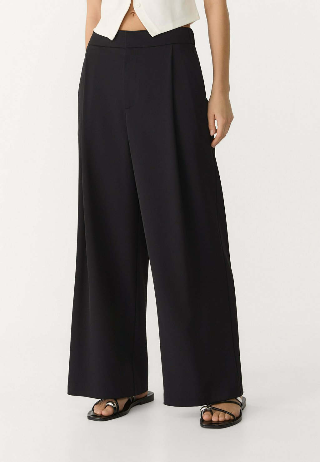 

Брюки CULOTTES WITH DARTS Stradivarius, черный