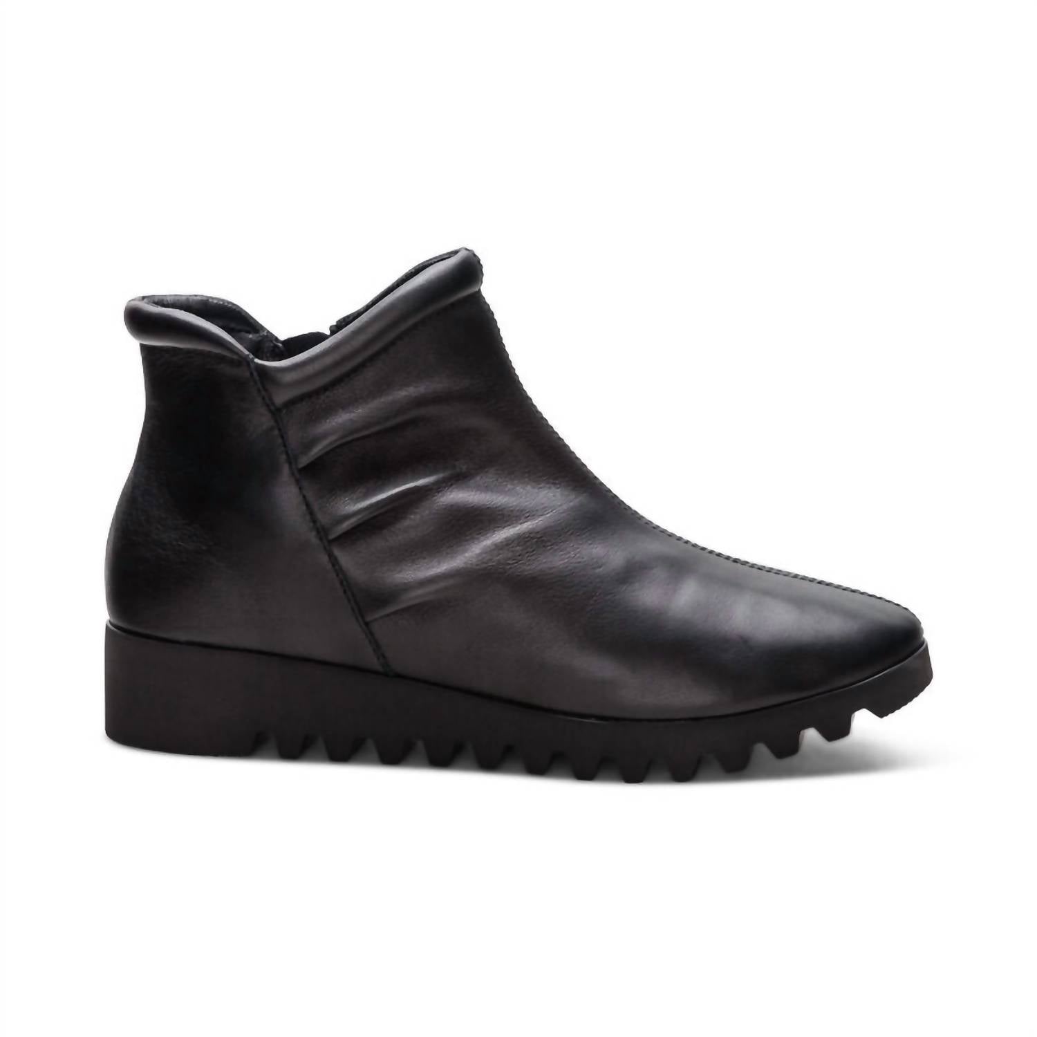 Женские ботинки Zoey Slip-On черного цвета Aetrex — фото 2