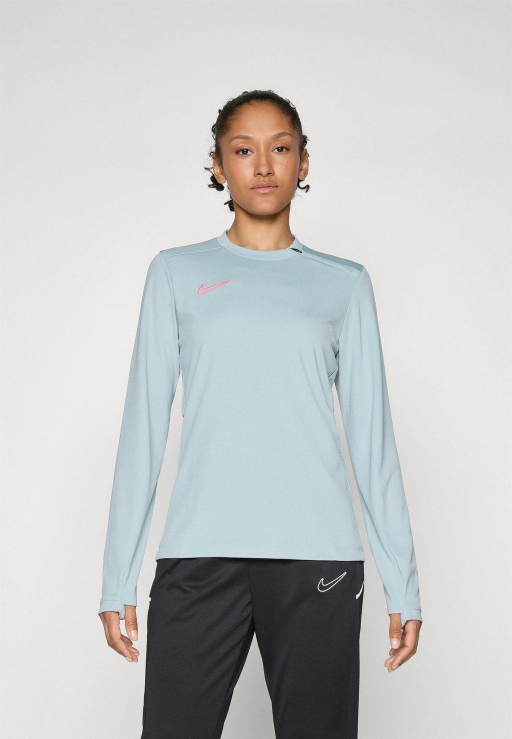 

Топ с длинными рукавами CREW TOP Nike Performance, светло-серый