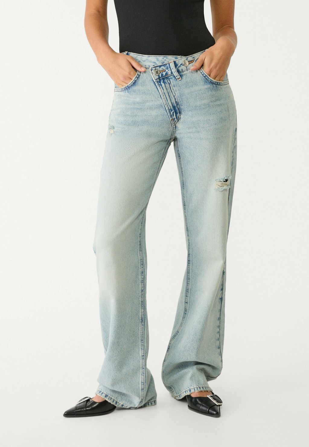 

Джинсы свободного кроя WITH ASYMMETRIC WAISTBAND Stradivarius, цвет Used Denim