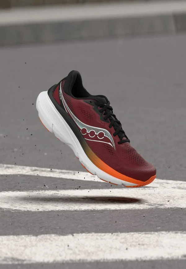 Беговые кроссовки guide 19 Saucony, Crimson/Fire