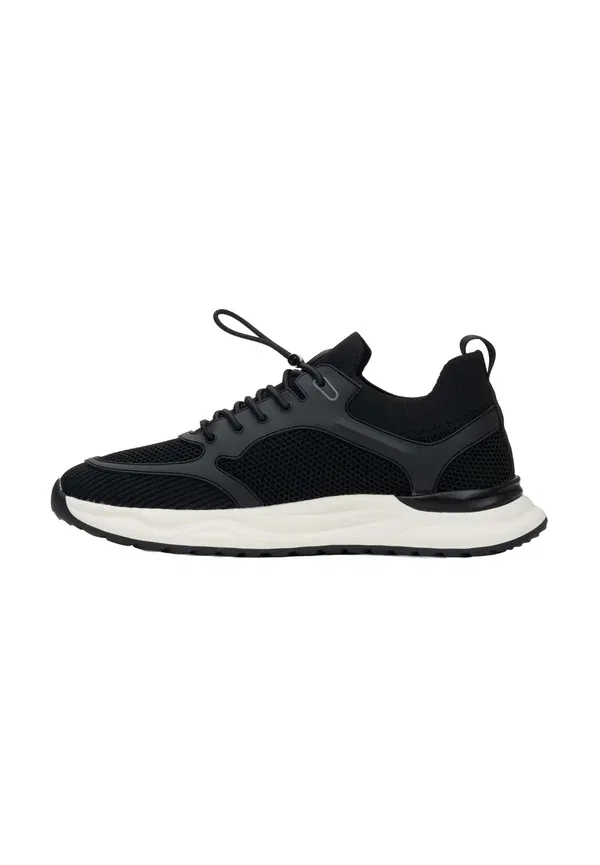 Кроссовки спортивные мужские es8 er00116996 40 trainers Estro, черный
