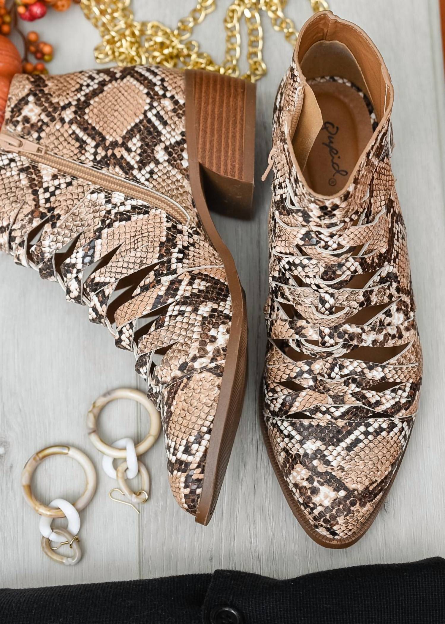 Женские ботильоны Sadie из змеиной кожи Qupid, цвет snakeskin — фото 2