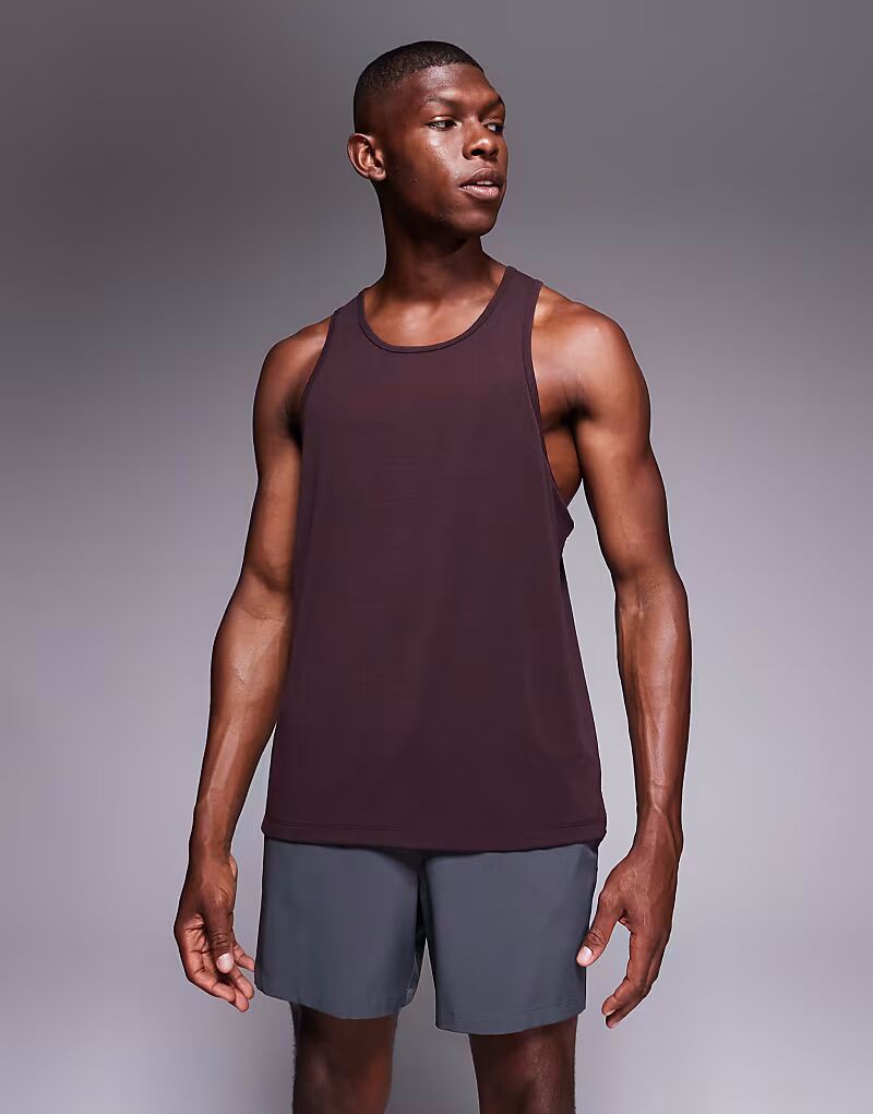 

Майка из быстросохнущего трикотажного материала с заниженной проймой и круглым вырезом, темно-бордового цвета 4505