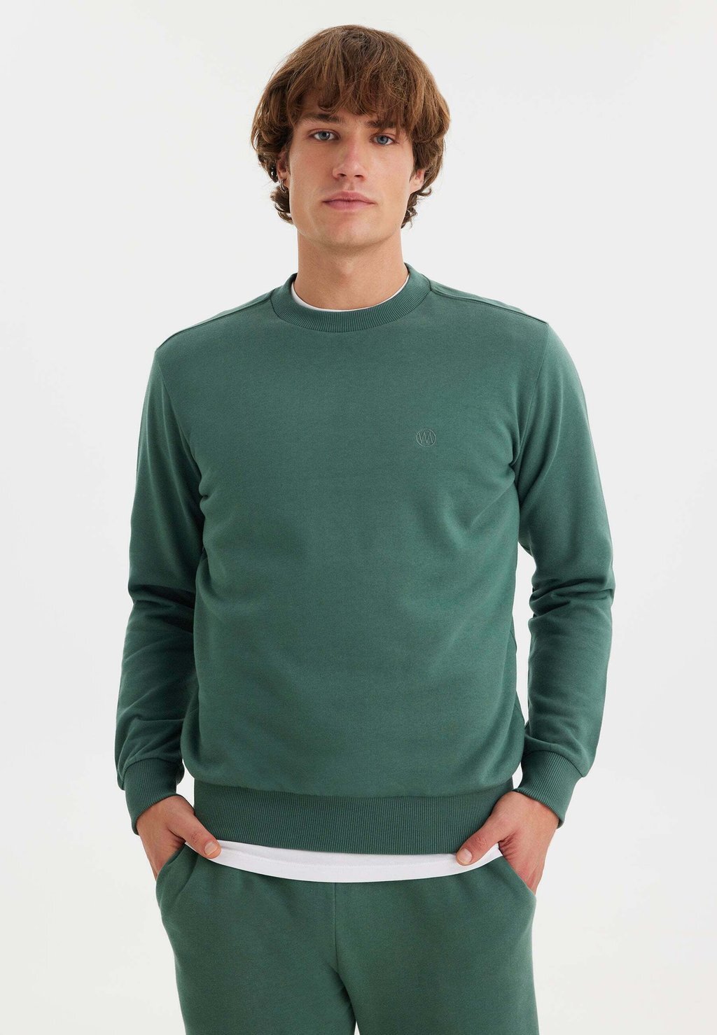 

Толстовка CORE O-NECK WESTMARK LONDON, цвет dark forest