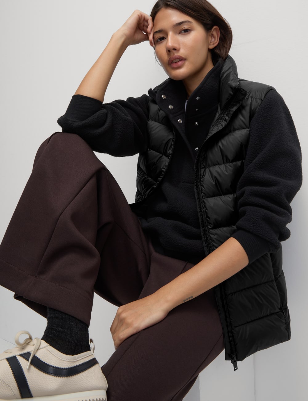 

Стеганый жилет Packaway Puffer Gilet с перьями и пухом Marks & Spencer, черный