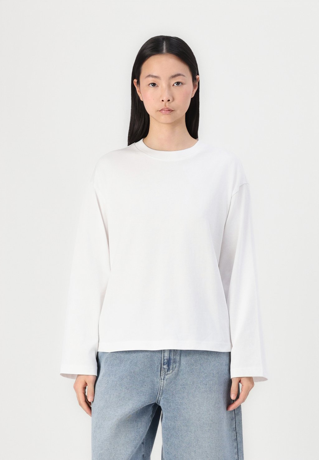 

Топ с длинными рукавами BASIC LONG SLEEVE TEE Gina Tricot, молочный