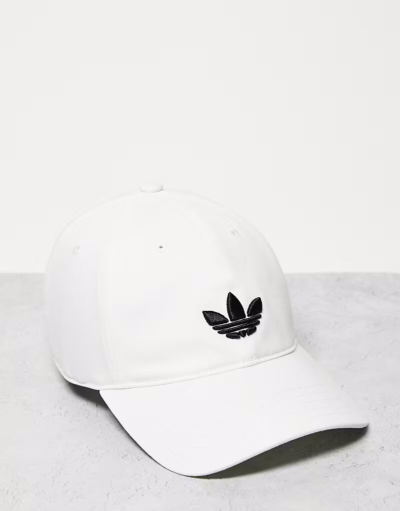 

Бейсболка Adidas Originals с трилистником белого цвета