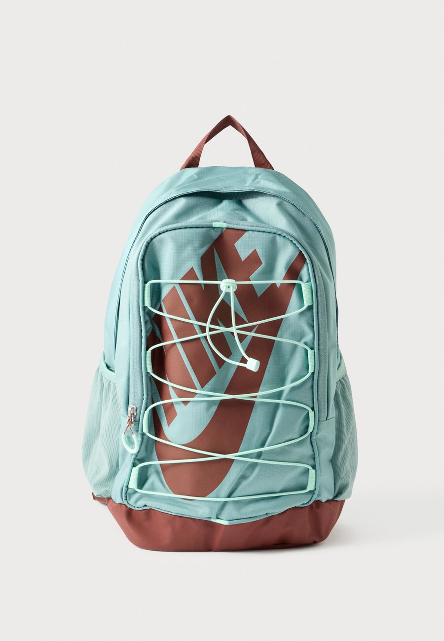 

Рюкзак Nike Sportswear HAYWARD UNISEX, Cannon/Mint Foam/Red Sepia/Mint