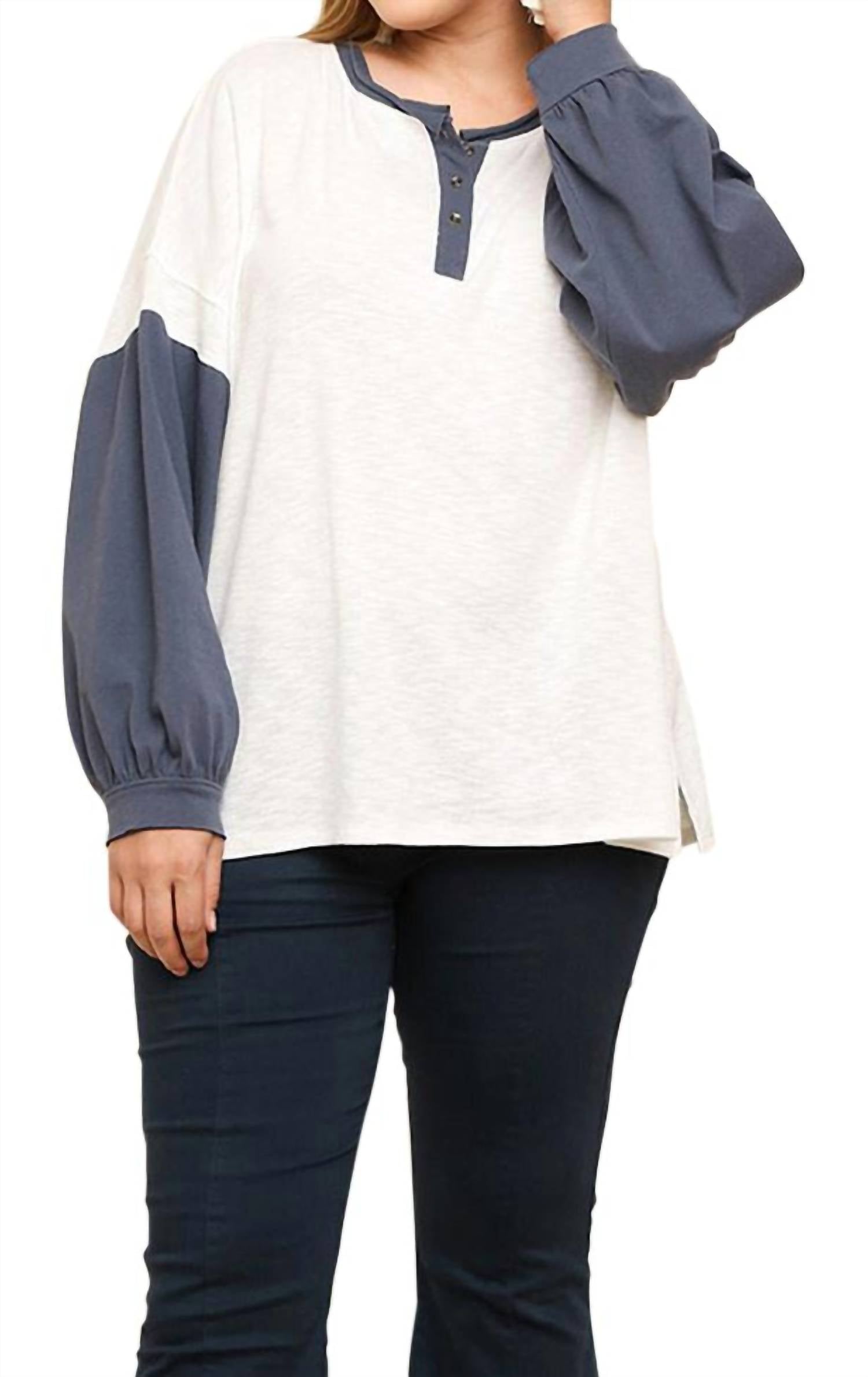 

Топ Henley Color Block в оттенке «белый» umgee