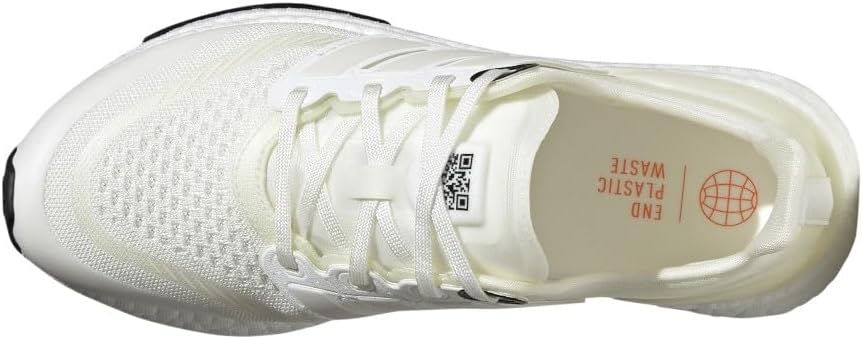 Мужские беговые кроссовки adidas Ultraboost Made to Be Remade, белый/черный — фото 4