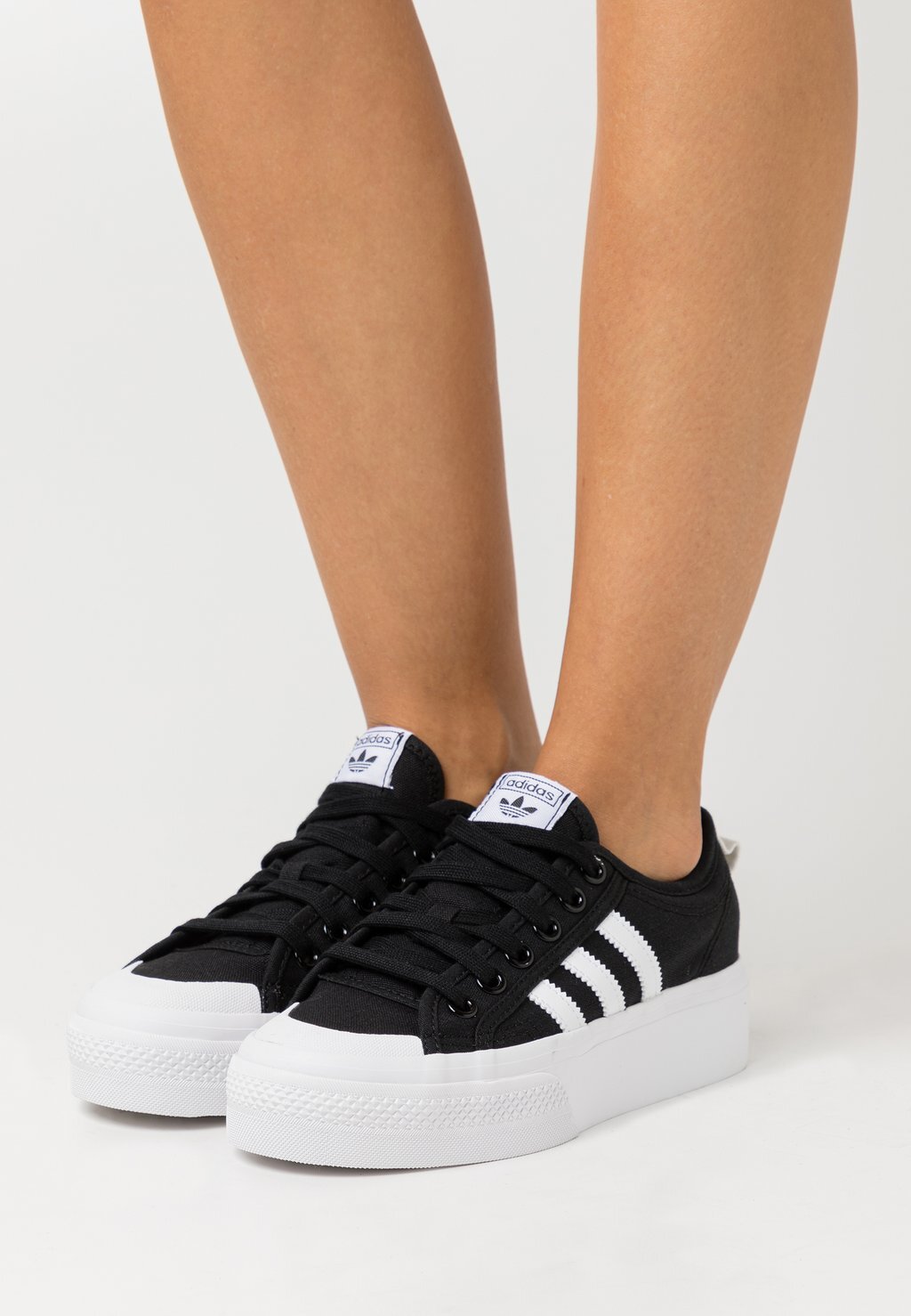 

Кроссовки adidas Originals Nizza Platform, основа черный / обувь белая