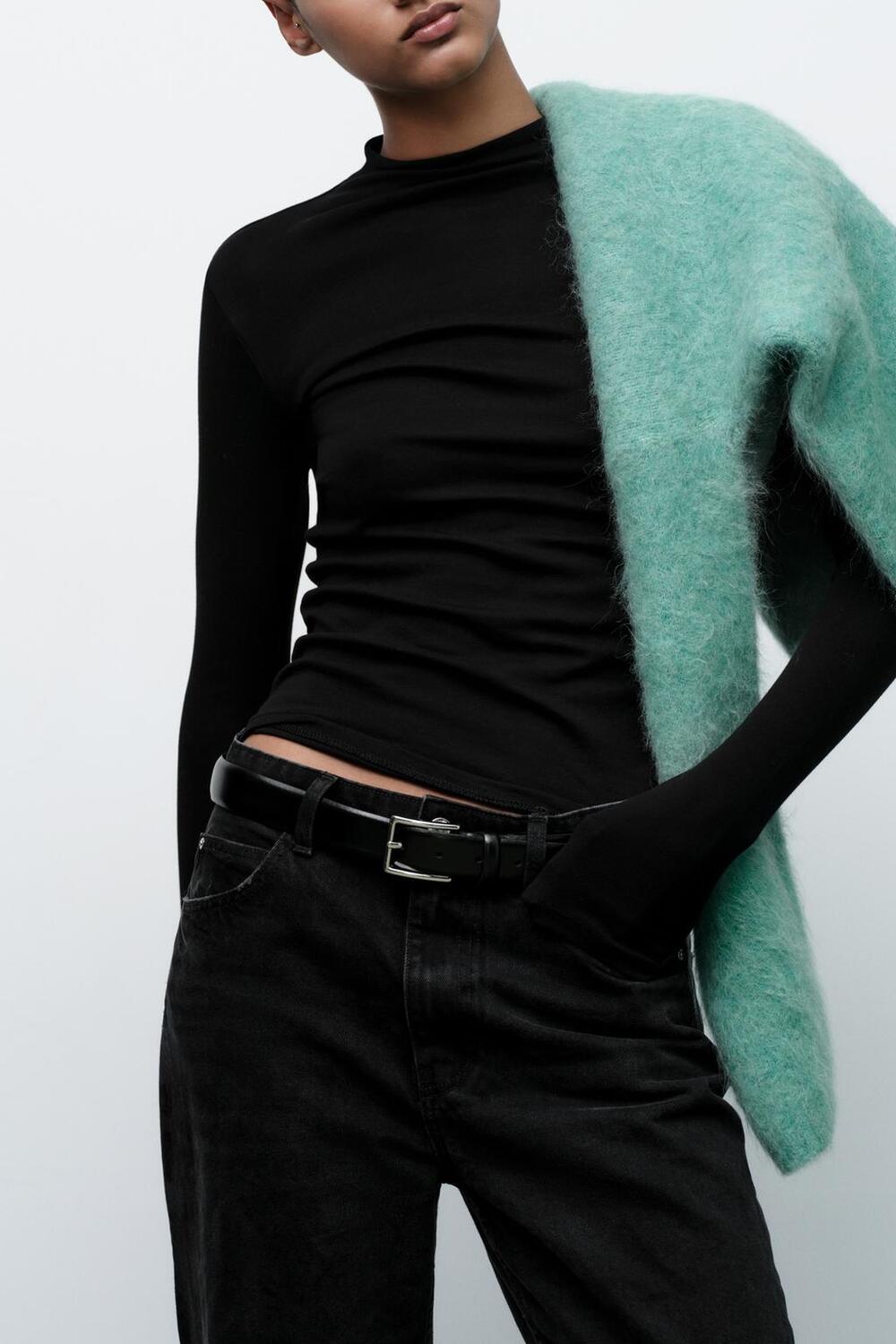 

Футболка с высоким воротом ZARA, черный