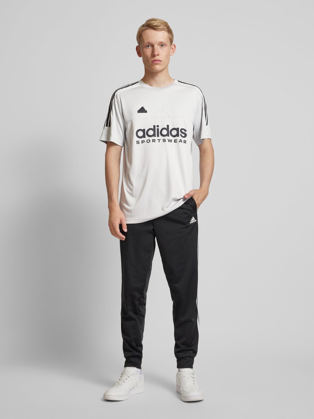 

Футболка с этикеткой ADIDAS SPORTSWEAR, светло-серый