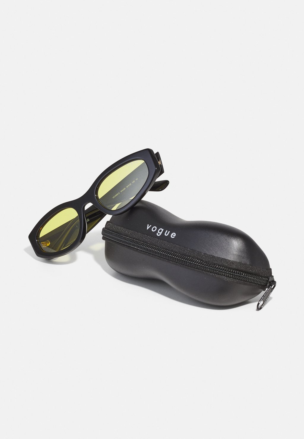 

Солнцезащитные очки VOGUE Eyewear, черные