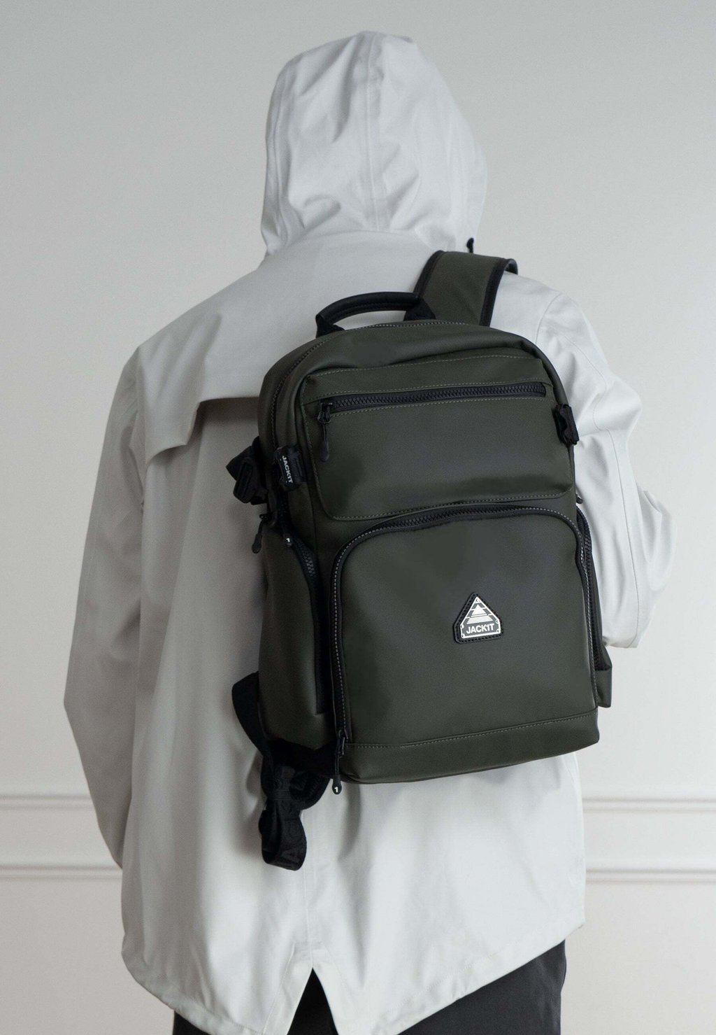 

Рюкзак CLASSIC UNISEX BACKPACK BADGE EDITION JACK1T, оливковый