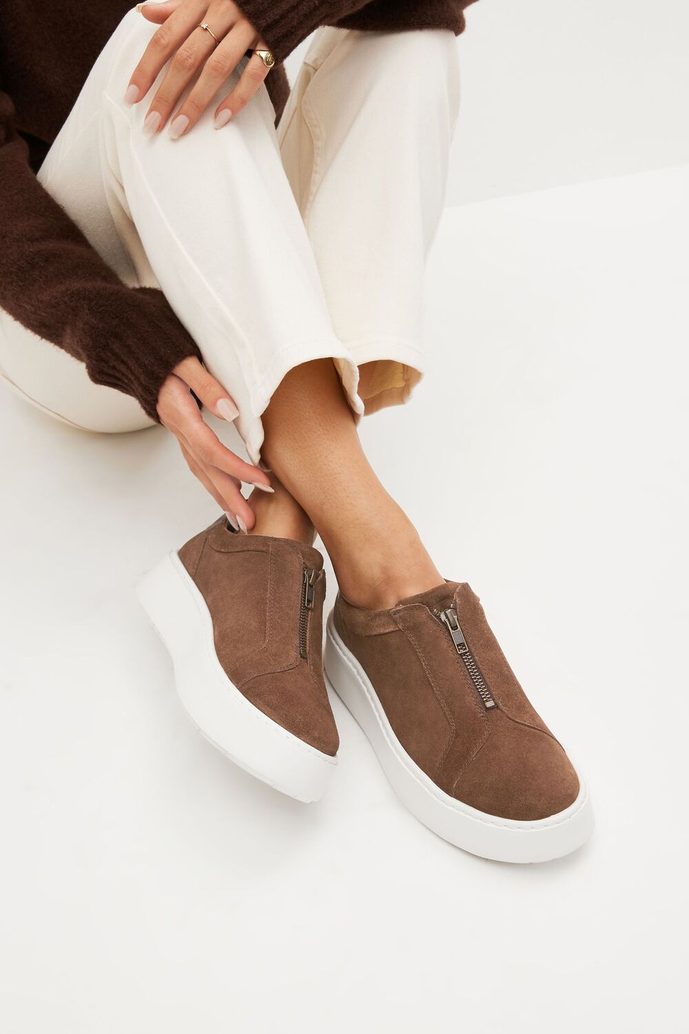 

Кожаные спортивные кроссовки Signature Forever Comfort на толстой подошве и застежке-молнии Next, коричневый