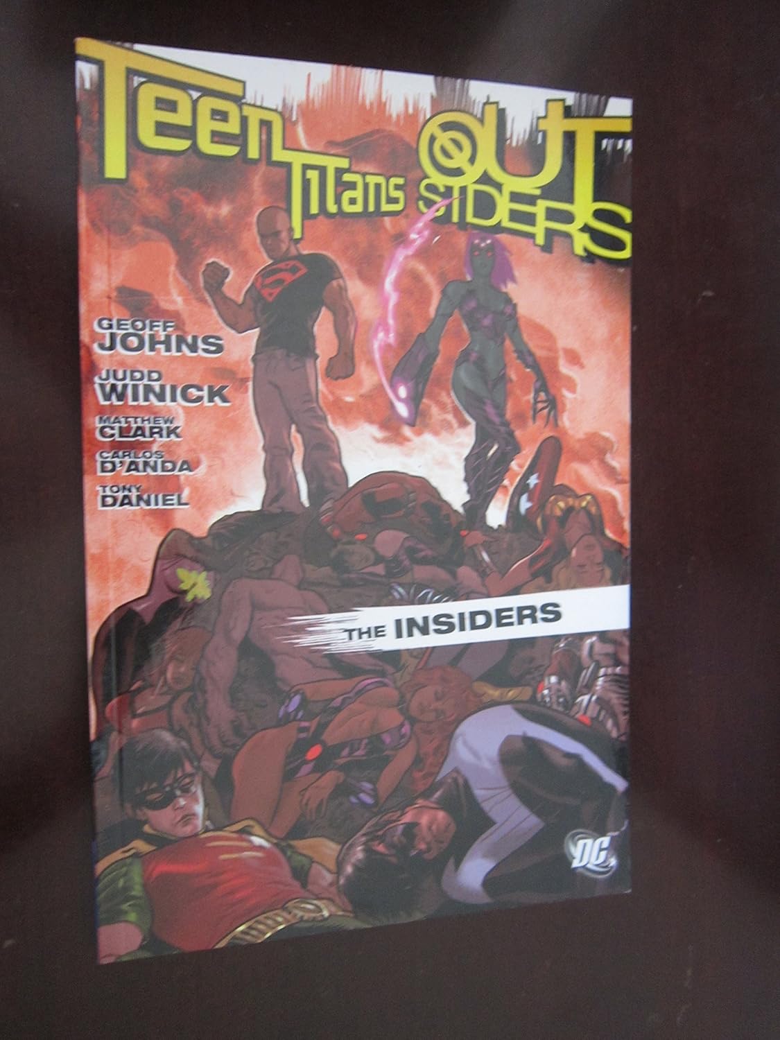 

Teen Titans/Outsiders: The Insiders (DC Comics)
