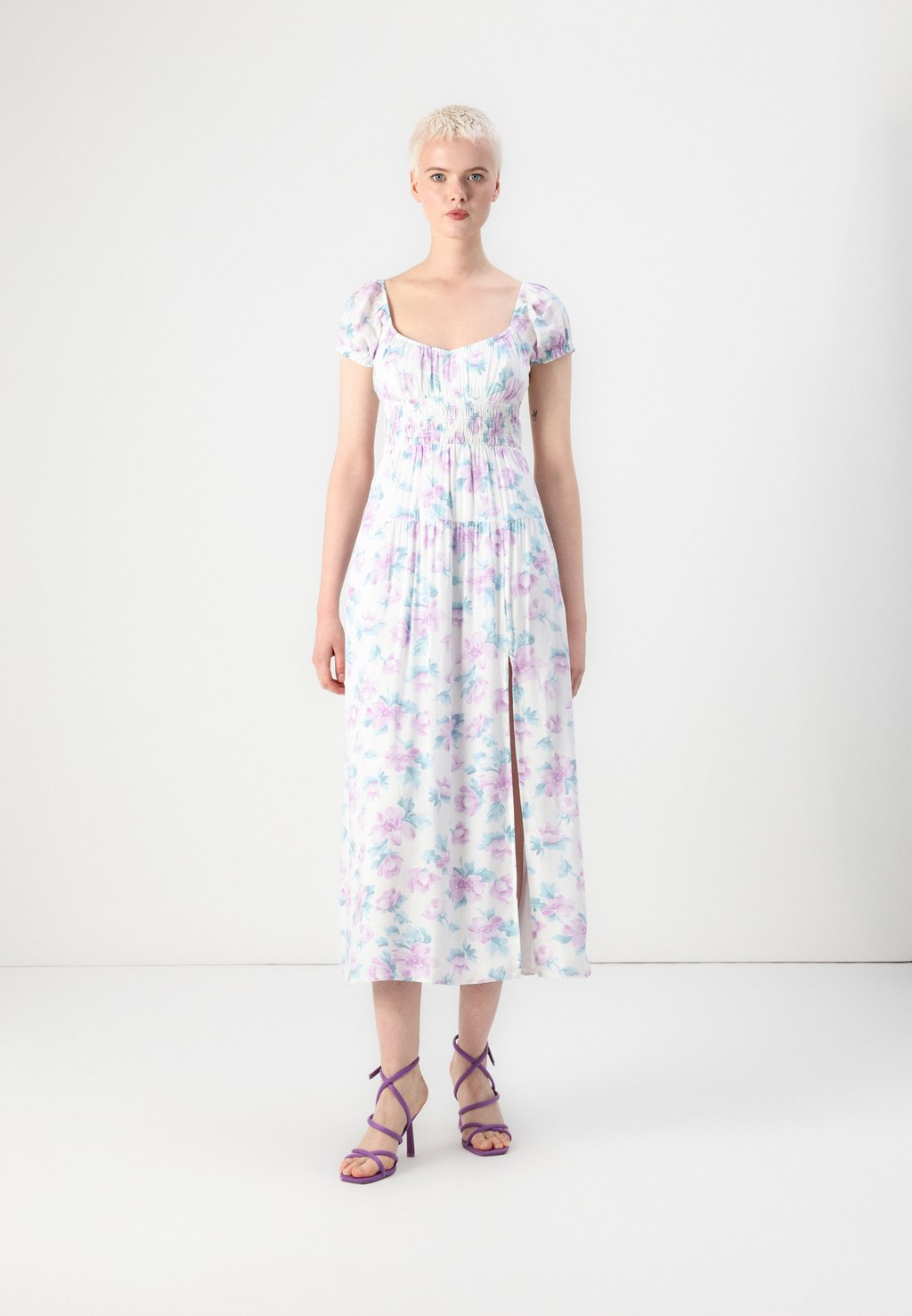 

Платье макси SMOCKED WAIST MAXI DRESS Hollister Co., белый