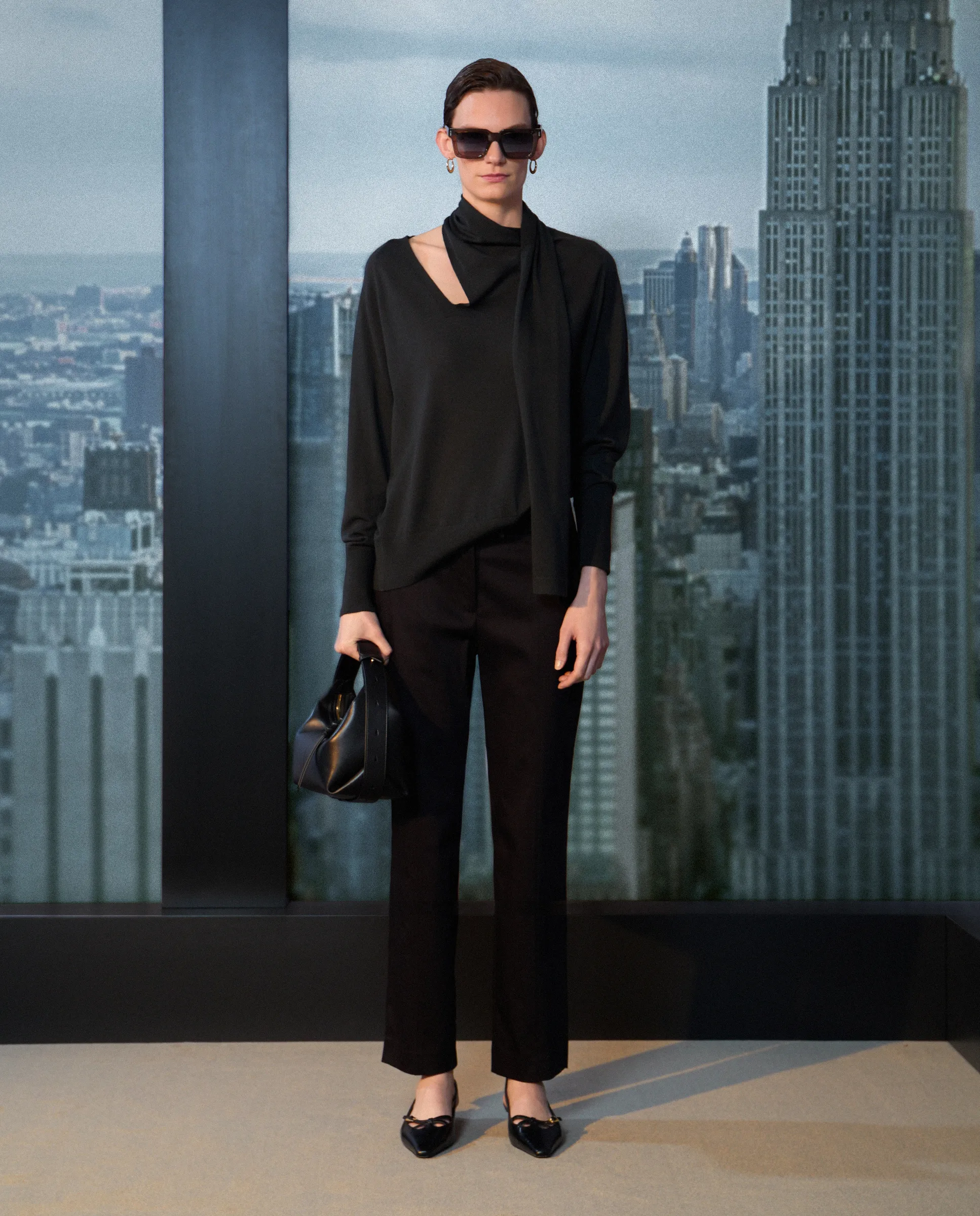 

Женские полузауженные брюки из хлопка Woman Limited El Corte Inglés, перевод отсутствует.