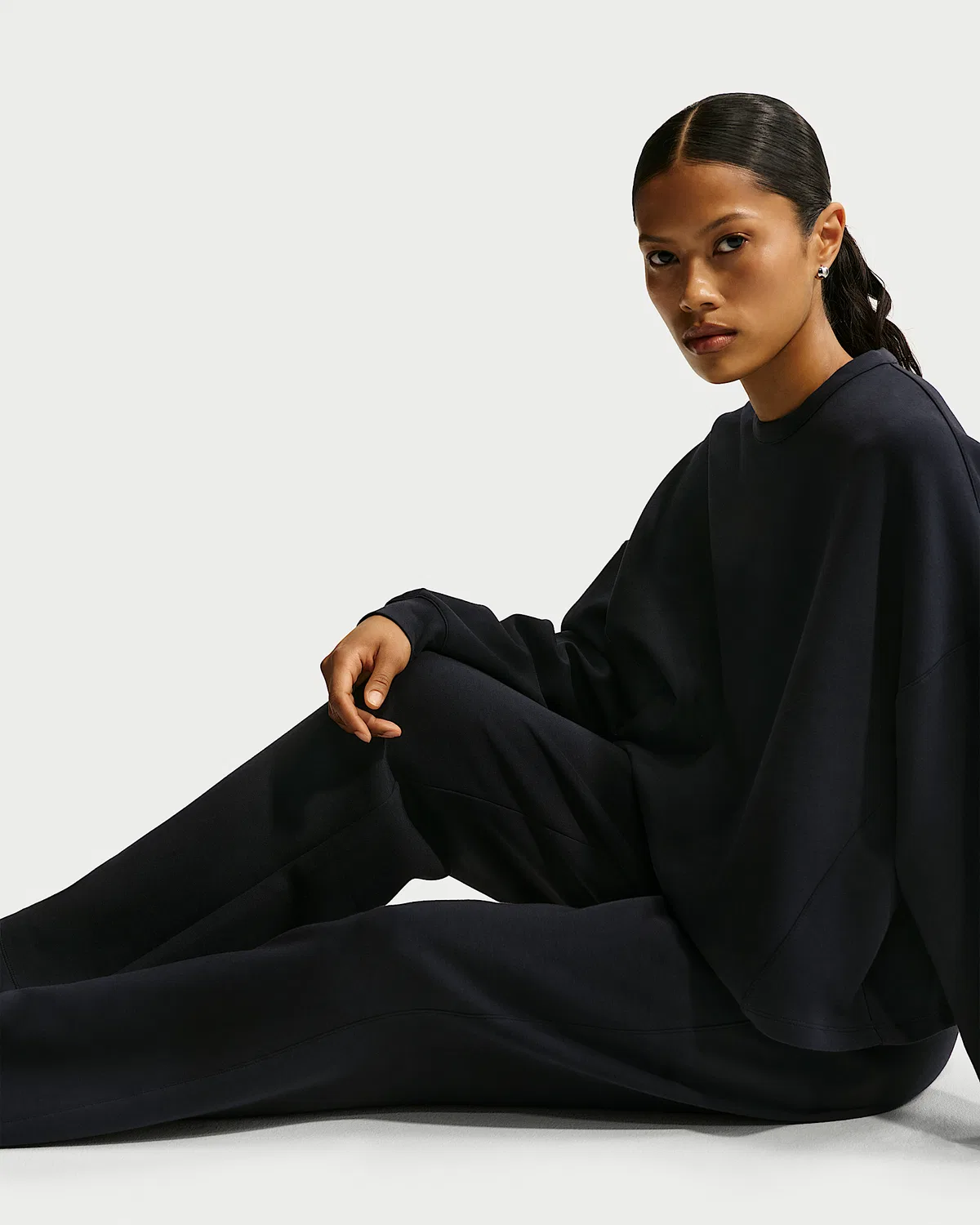 Женские свободные расклешенные штаны Nike 24.7 ImpossiblySoft Dri-FIT с высокой посадкой, Black/Black/Dark Smoke Grey — фото 4