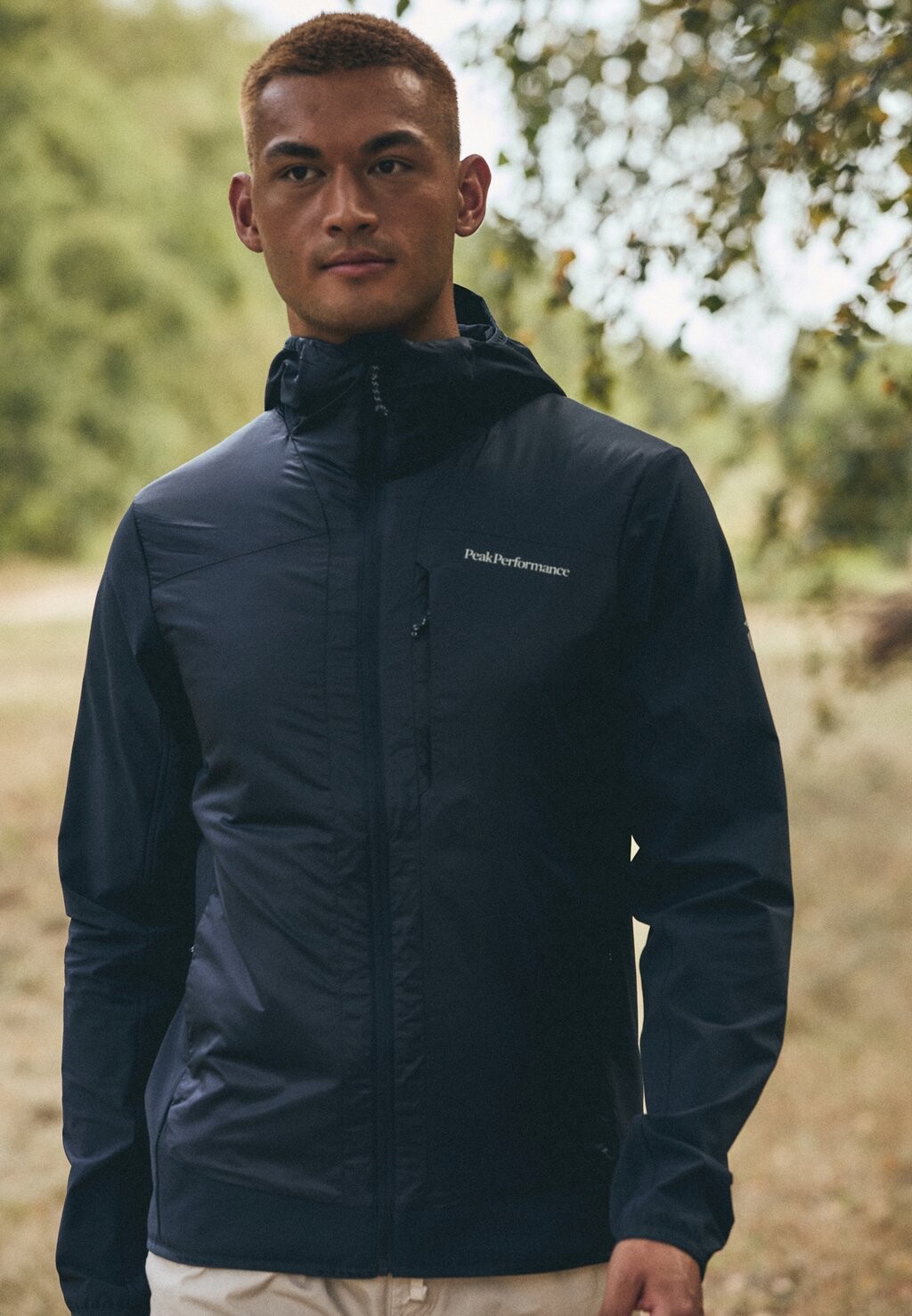 

Куртка для активного отдыха RADIANCE HYBRID HOOD Peak Performance, темно-синий